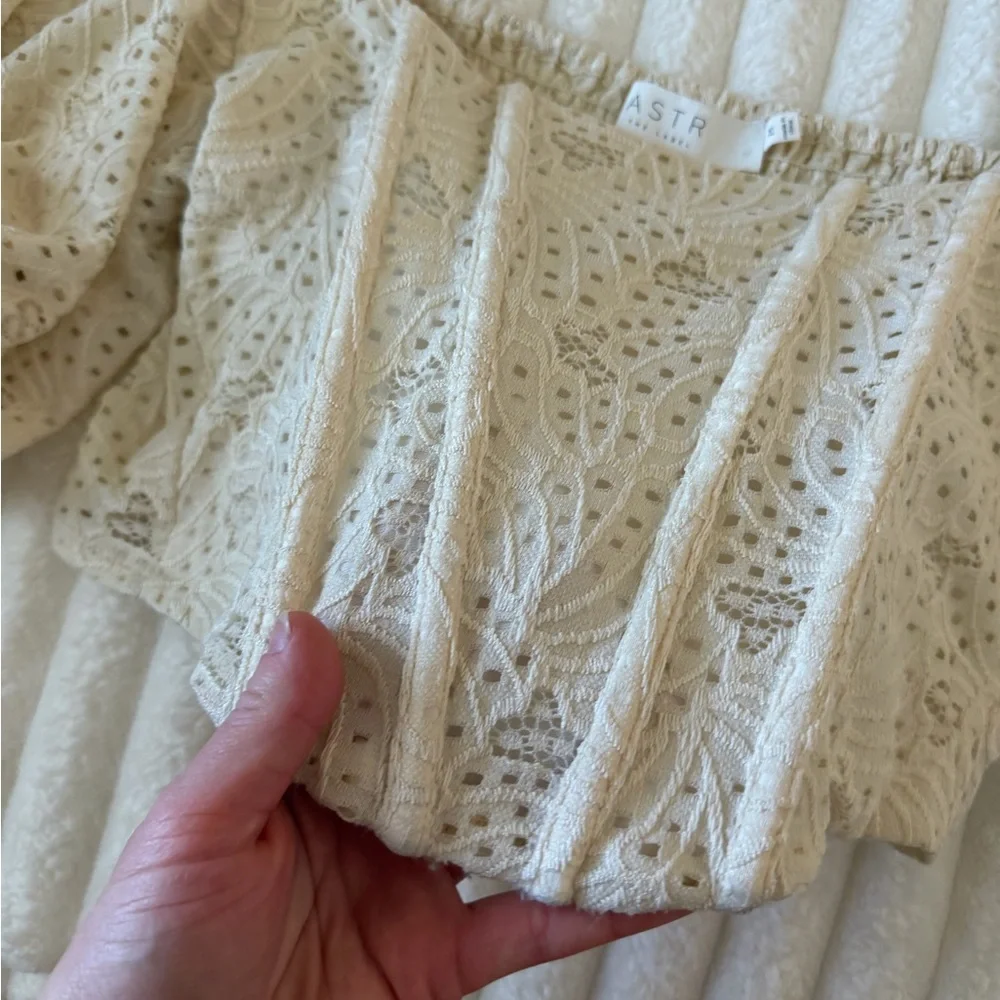 ASTR The Label Cream Lace Puff Sleeve Blouse